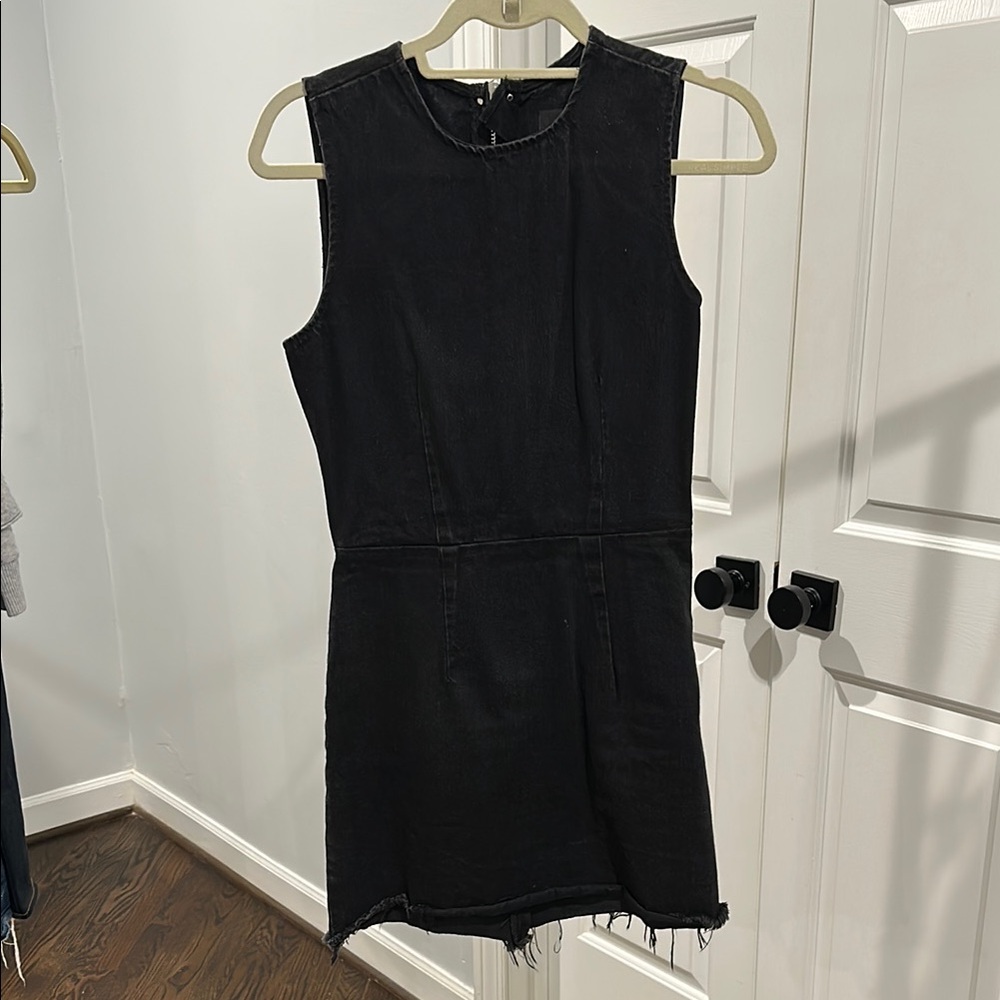 Chic Black Mini Dress with Sleek Silhouette